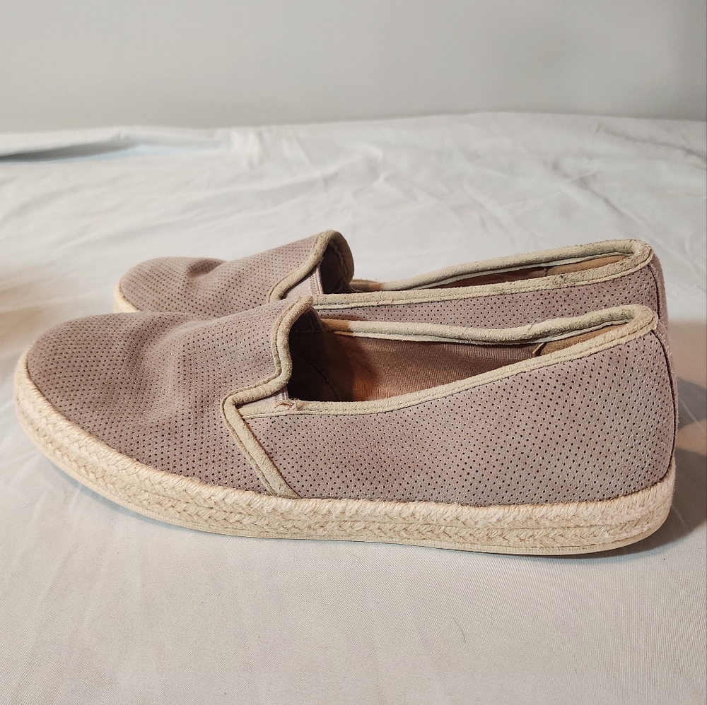 Clarks Gray And Beige Slip On Sneakers Size 10M Has Wear